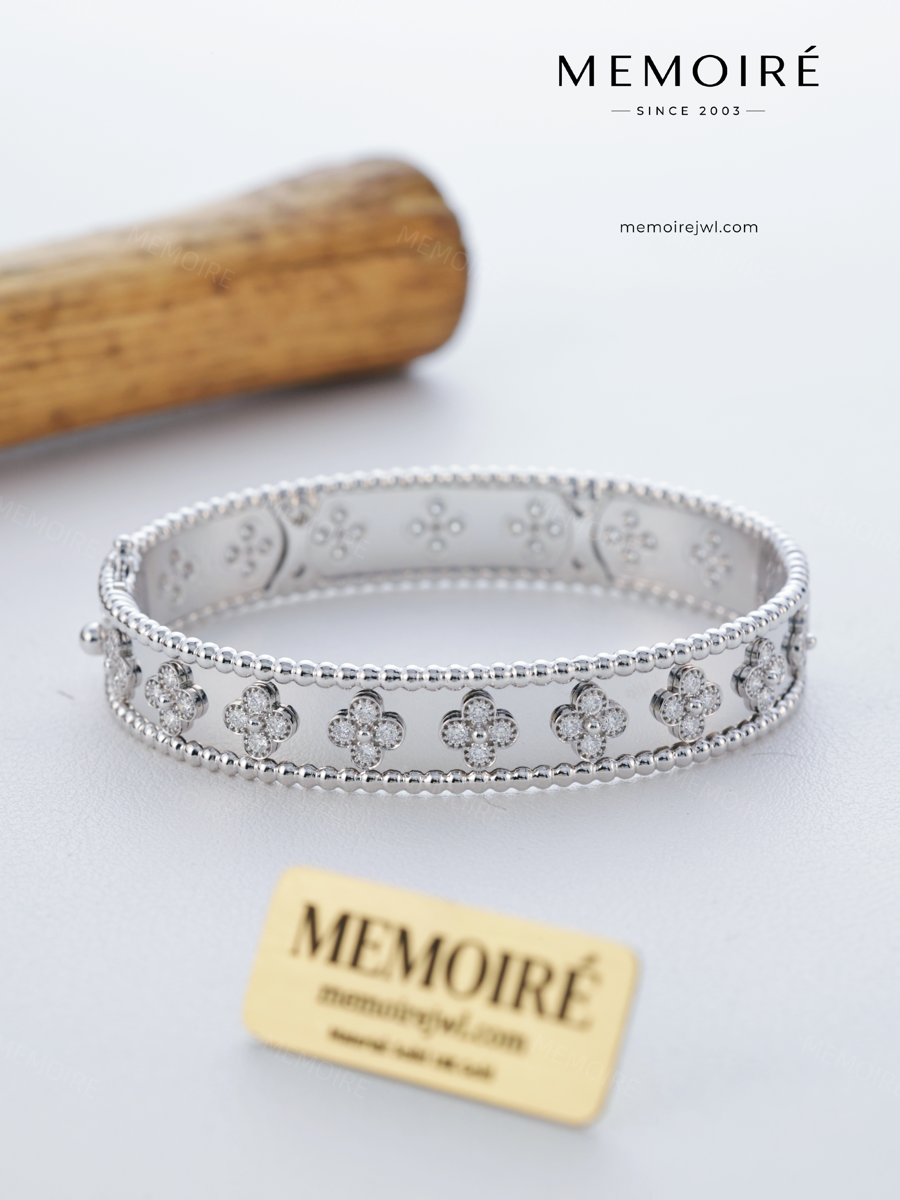 MEMOIRÉ 18K White Gold Wide Kaleidoscope Bangle